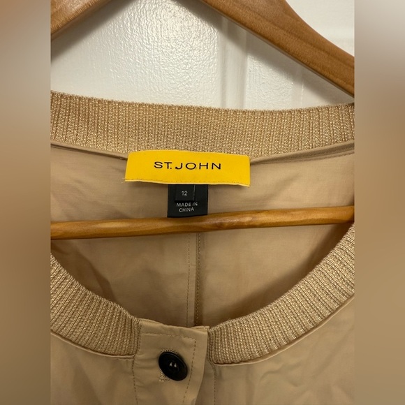 St. John Camel Utility Button Up Dress Pockets Size 12 Quiet Luxury - Picture 2 of 8